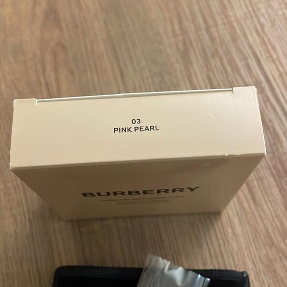 Burberry- Fresh Glow Highlighter - Picture 4 of 5